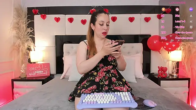 Snapshot of CarlaRossi_ chatting on February 18, 2026, 8:05 pm CarlaRossi online show from February 18, 2026, 8:05 pm