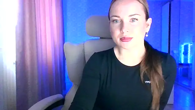 jennifer838 online show from February 10, 2026, 1:04 pm