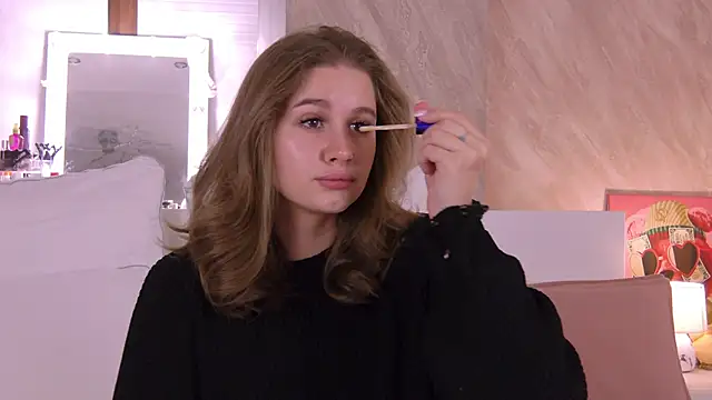 EllieHayes online show from October 5, 2025, 4:38 pm