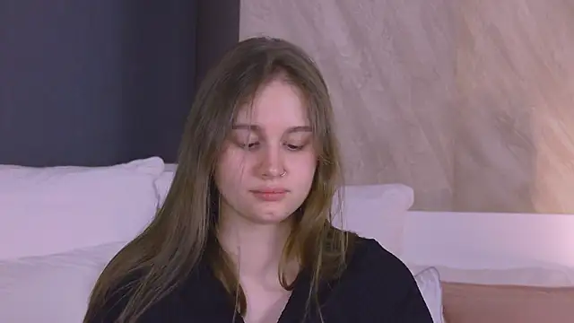 EllieHayes online show from April 4, 2026, 10:07 pm