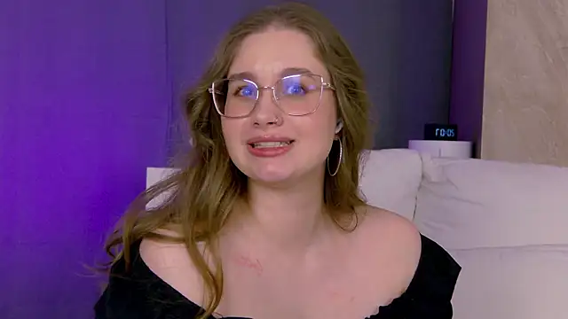 Snapshot of EllieHayes chatting on June 19, 2026, 5:06 pm EllieHayes online show from June 19, 2026, 5:06 pm