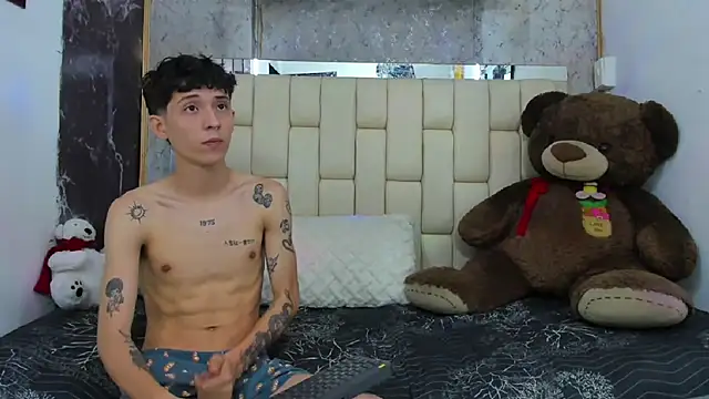 Bi Latin Boys1 online show from December 21, 2024, 11:33 am