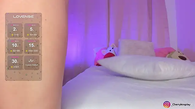  cherrykingsley1 online show from December 13, 2024, 8:20 am