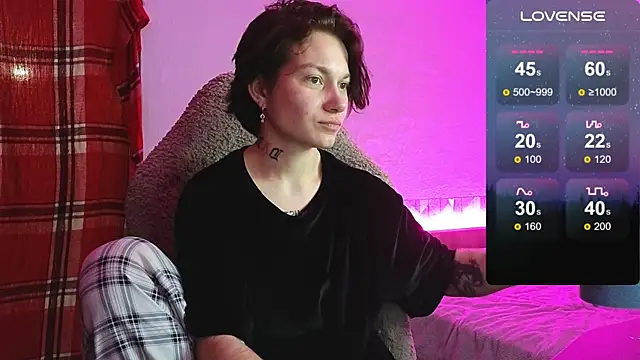 esajukyy online show from November 7, 2025, 3:12 pm