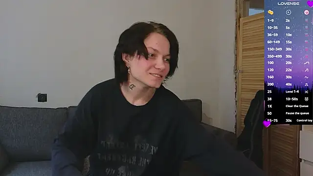 esajukyy online show from April 18, 2026, 11:14 am