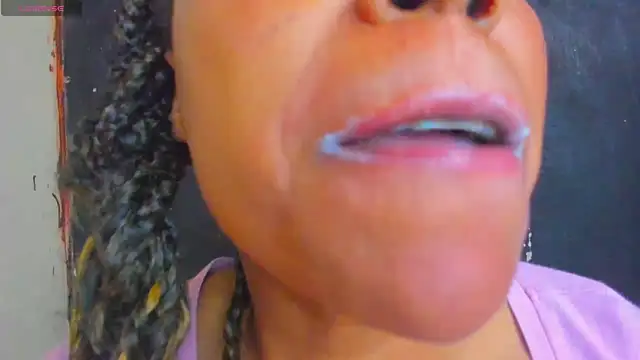 KamariaFyre online show from October 28, 2025, 3:54 am