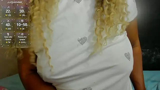 Snapshot of KamariaFyre chatting on April 27, 2026, 10:02 am KamariaFyre online show from April 27, 2026, 10:02 am