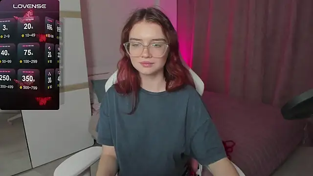 Sonya Glen online show from December 9, 2024, 11:34 pm