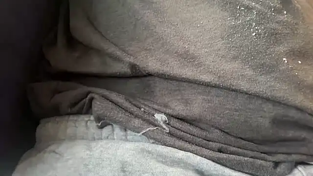 houy111111 online show from October 12, 2025, 4:06 pm