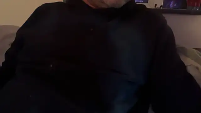 houy111111 online show from December 5, 2025, 6:15 pm