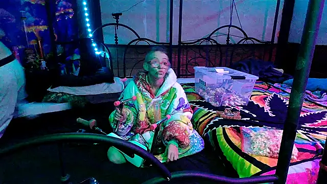 Stonermama666420 online show from October 9, 2025, 3:37 am