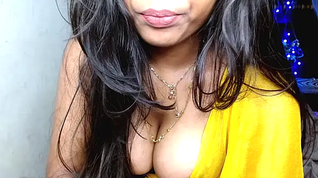 Snapshot of hinaa_khan chatting on February 8, 2026, 4:10 pm hinaa khan online show from February 8, 2026, 4:10 pm