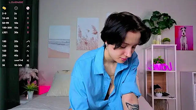 ElvaHilby online show from March 4, 2026, 1:11 am