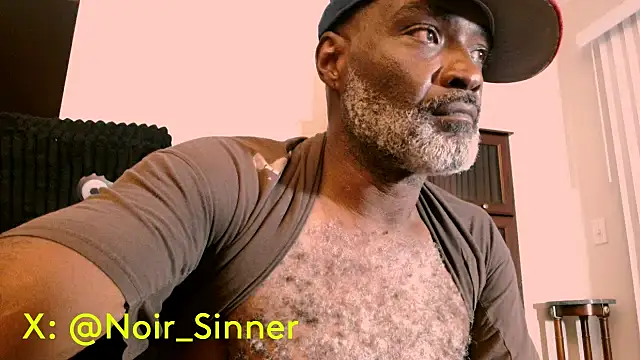 Snapshot of sinnernoir chatting on July 18, 2026, 5:44 am sinnernoir online show from July 18, 2026, 5:44 am