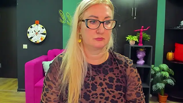 ChristyBrooks online show from February 24, 2025, 12:59 pm