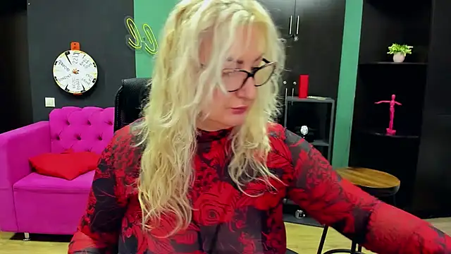 ChristyBrooks online show from October 18, 2025, 12:06 pm