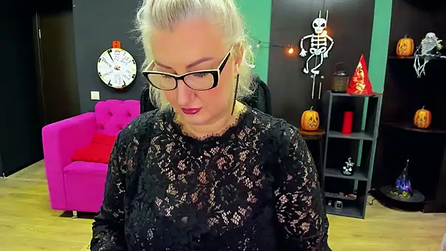 ChristyBrooks online show from October 25, 2025, 10:12 am