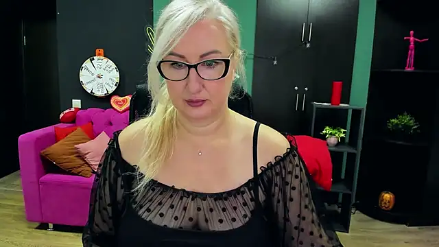 ChristyBrooks online show from November 15, 2025, 7:05 am