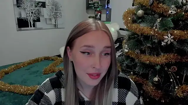 LinaTruly online show from December 20, 2024, 7:50 pm