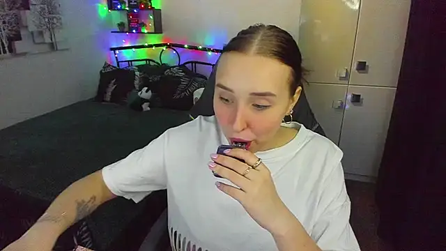 LinaTruly online show from February 23, 2026, 10:40 pm