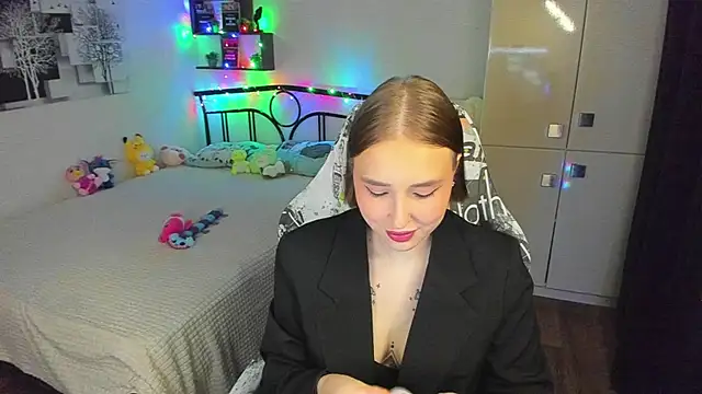 LinaTruly online show from May 25, 2026, 9:10 pm