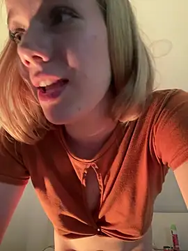 Snapshot of NicoleCut chatting on March 17, 2025, 1:35 am NicoleCut online show from March 17, 2025, 1:35 am