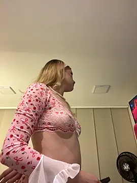 Snapshot of NicoleCut chatting on September 12, 2025, 10:37 am NicoleCut online show from September 12, 2025, 10:37 am