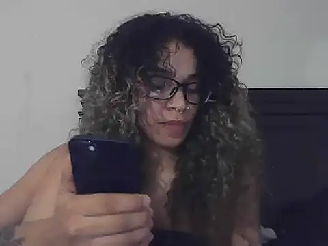 Snapshot of 1prettygem chatting on December 17, 2024, 10:32 pm 1prettygem online show from December 17, 2024, 10:32 pm