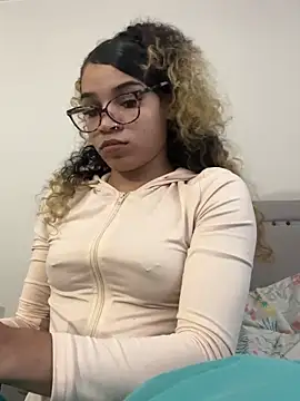 Snapshot of 1prettygem chatting on March 19, 2025, 10:42 pm 1prettygem online show from March 19, 2025, 10:42 pm