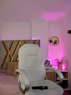 Aurora Brownn online show from February 6, 2025, 9:32 am