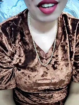 Snapshot of Haniya-143 chatting on February 12, 2026, 10:49 pm Haniya-143 online show from February 12, 2026, 10:49 pm