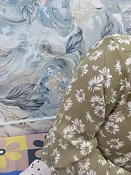 Snapshot of Haniya-143 chatting on February 18, 2026, 9:22 pm Haniya-143 online show from February 18, 2026, 9:22 pm