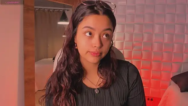 Ariana Pierce online show from September 10, 2025, 12:27 pm