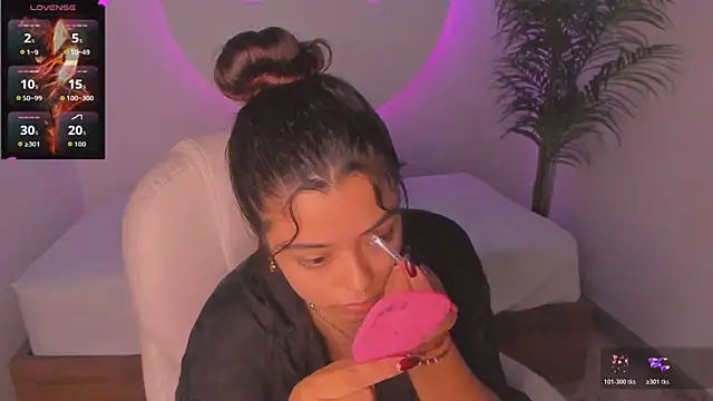 Ariana Pierce online show from November 4, 2025, 12:26 pm