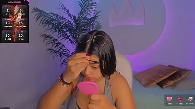 Ariana Pierce online show from November 25, 2025, 12:38 pm