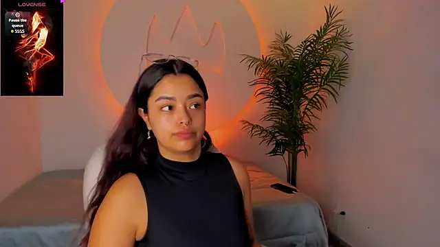 Ariana Pierce online show from December 4, 2025, 12:25 pm