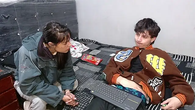 Snapshot of pervertsteens3 chatting on December 18, 2024, 2:53 am pervertsteens3 online show from December 18, 2024, 2:53 am