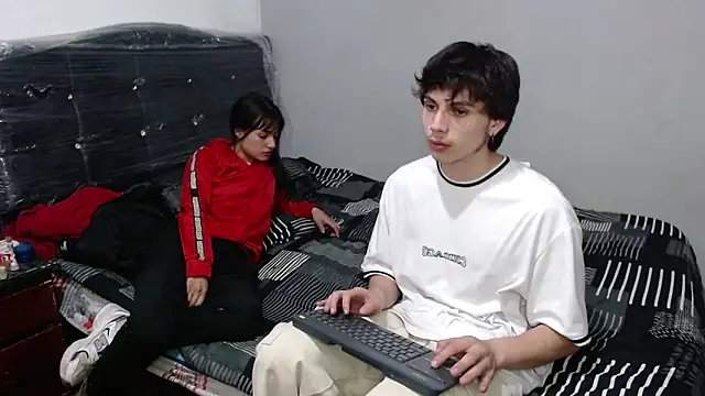 Snapshot of pervertsteens3 chatting on December 22, 2024, 4:50 am pervertsteens3 online show from December 22, 2024, 4:50 am