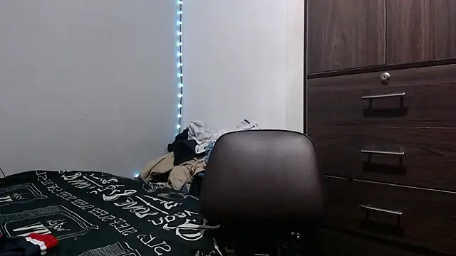 Snapshot of pervertsteens3 chatting on September 15, 2025, 4:01 am pervertsteens3 online show from September 15, 2025, 4:01 am