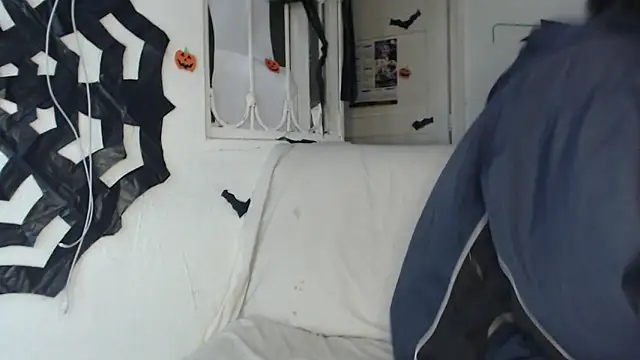 Snapshot of pervertsteens3 chatting on October 29, 2025, 6:26 am pervertsteens3 online show from October 29, 2025, 6:26 am