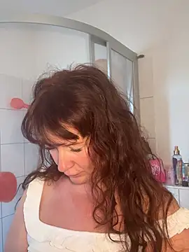 Snapshot of Engel_mia chatting on June 4, 2026, 9:04 am Engel mia online show from June 4, 2026, 9:04 am