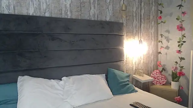 CrystalWoods94 online show from March 11, 2025, 12:39 pm