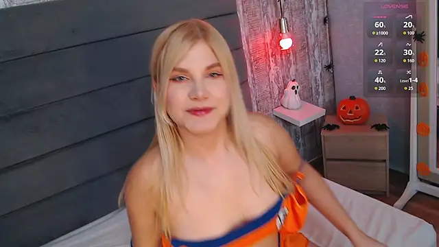 CrystalWoods94 online show from October 1, 2025, 1:50 pm