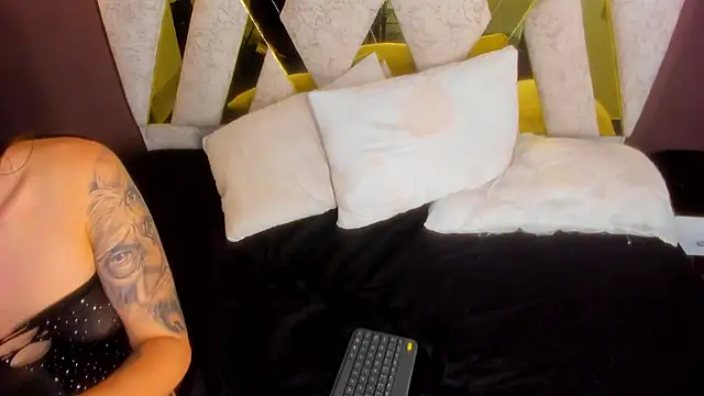 Snapshot of Amelia_lorenz chatting on December 24, 2024, 12:22 am Amelia lorenz online show from December 24, 2024, 12:22 am