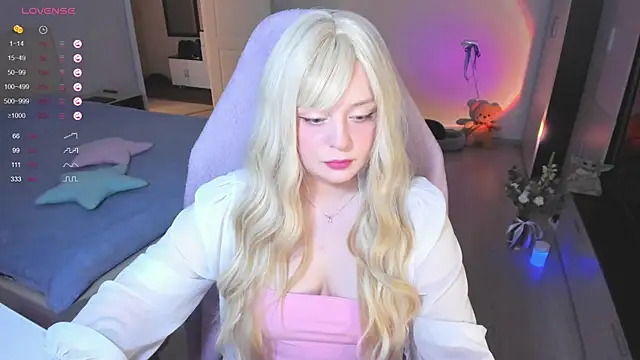 Snapshot of Amy_honey_angel chatting on January 21, 2025, 8:52 am Amy honey angel online show from January 21, 2025, 8:52 am