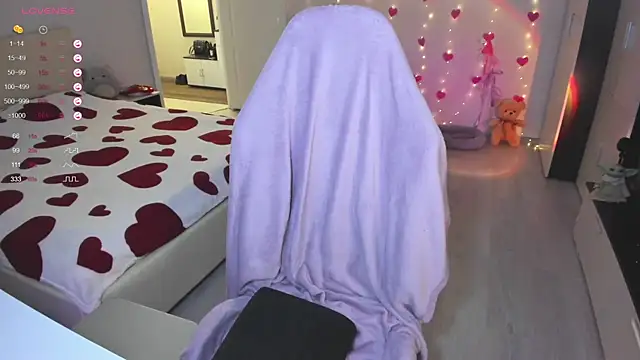 Snapshot of Amy_honey_angel chatting on February 5, 2025, 11:55 am Amy honey angel online show from February 5, 2025, 11:55 am