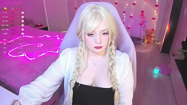 Snapshot of Amy_honey_angel chatting on February 10, 2025, 9:14 am Amy honey angel online show from February 10, 2025, 9:14 am