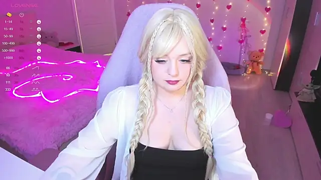 Snapshot of Amy_honey_angel chatting on February 10, 2025, 12:18 pm Amy honey angel online show from February 10, 2025, 12:18 pm