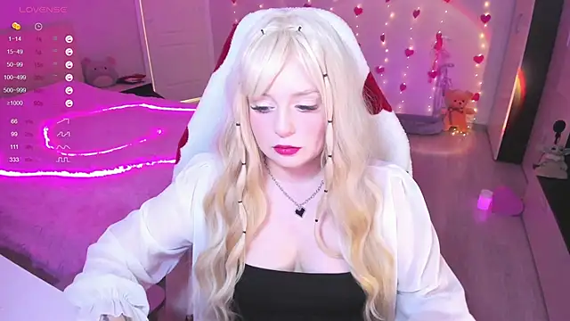 Snapshot of Amy_honey_angel chatting on February 20, 2025, 9:44 am Amy honey angel online show from February 20, 2025, 9:44 am