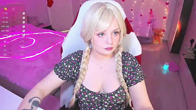 Snapshot of Amy_honey_angel chatting on February 22, 2025, 9:23 am Amy honey angel online show from February 22, 2025, 9:23 am